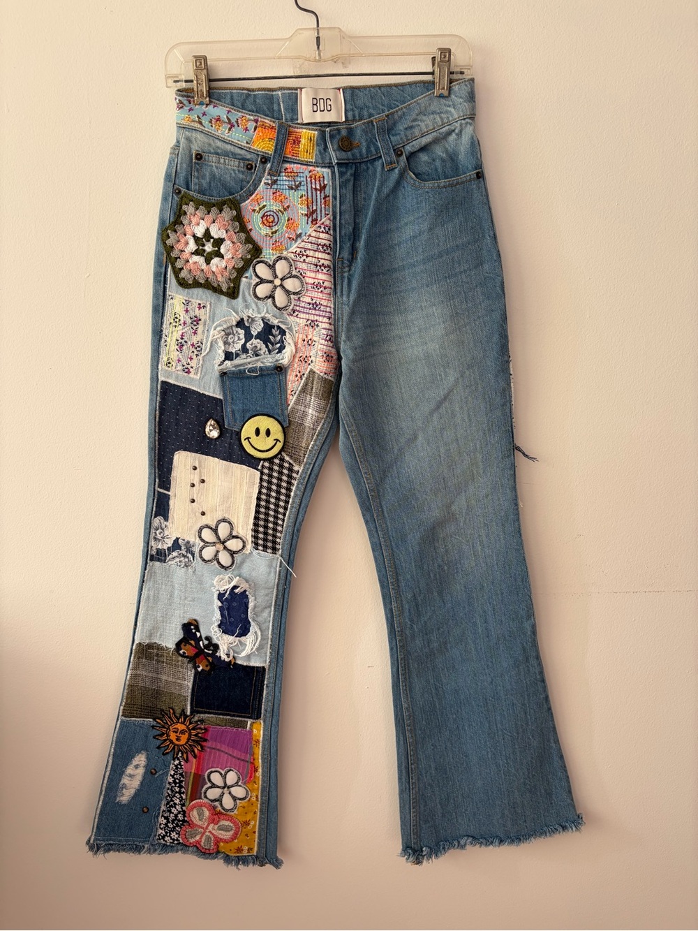 BDG Urban Outfitters Patchwork Flare Jeans Crochet Embroidery Smiley 70s Boho 25